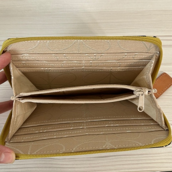 Orla Kiely Flower Stem Wallet - Picture 7 of 7